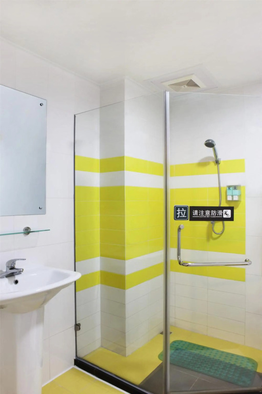 Урумчи: 7 Days Inn Urumqi Yan An Road Branch