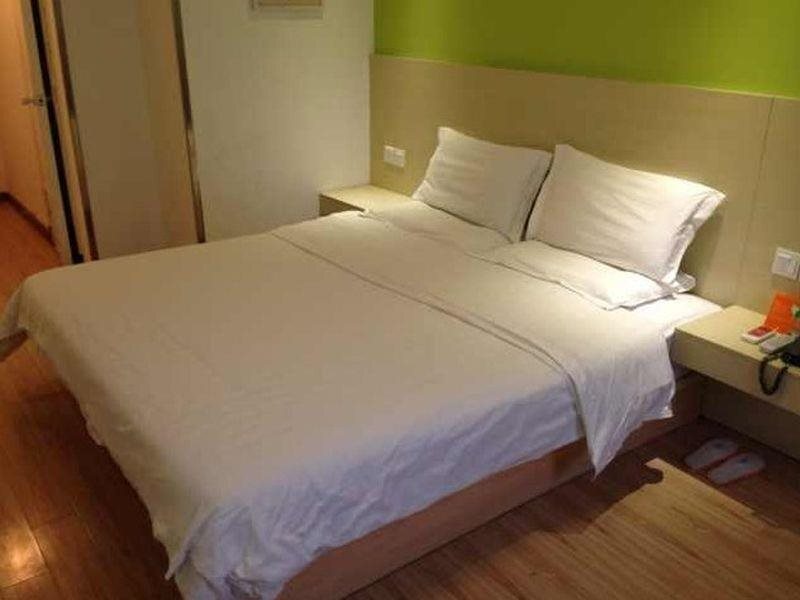 Нинбо: 7Days Inn Ningbo Tianyi Square