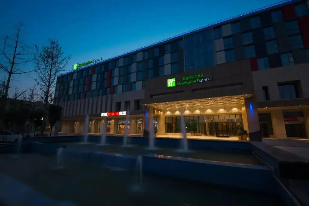Holiday Inn Express Zhengzhou Airport — фото 1