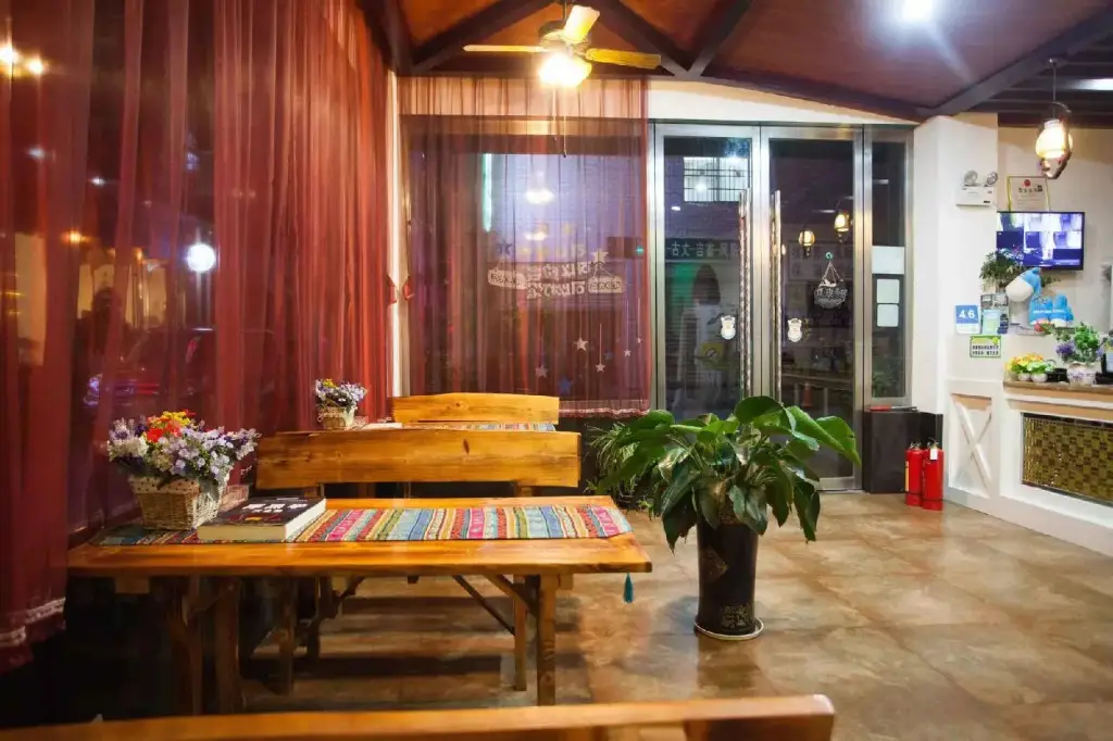 Чжанцзяцзе: Zhangjiajie Meet Themed Inn