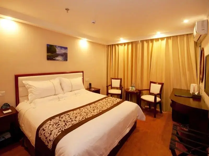 Санья: Greentree Inn Sanya Bar Street Linchunhe Road Business Hotel