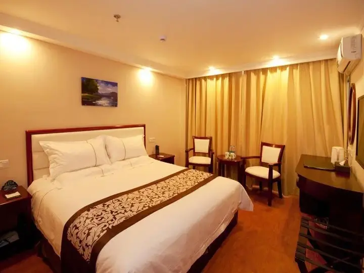 Санья: Greentree Inn Sanya Bar Street Linchunhe Road Business Hotel