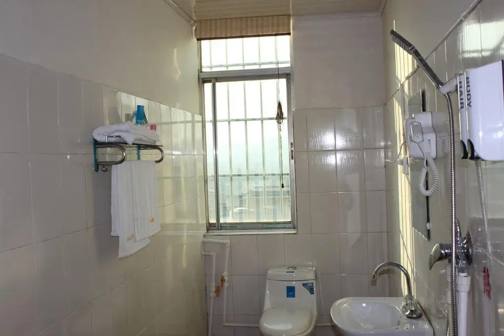 Куньмин: Kunming Peaceful Hotel Changshui Airport Branch