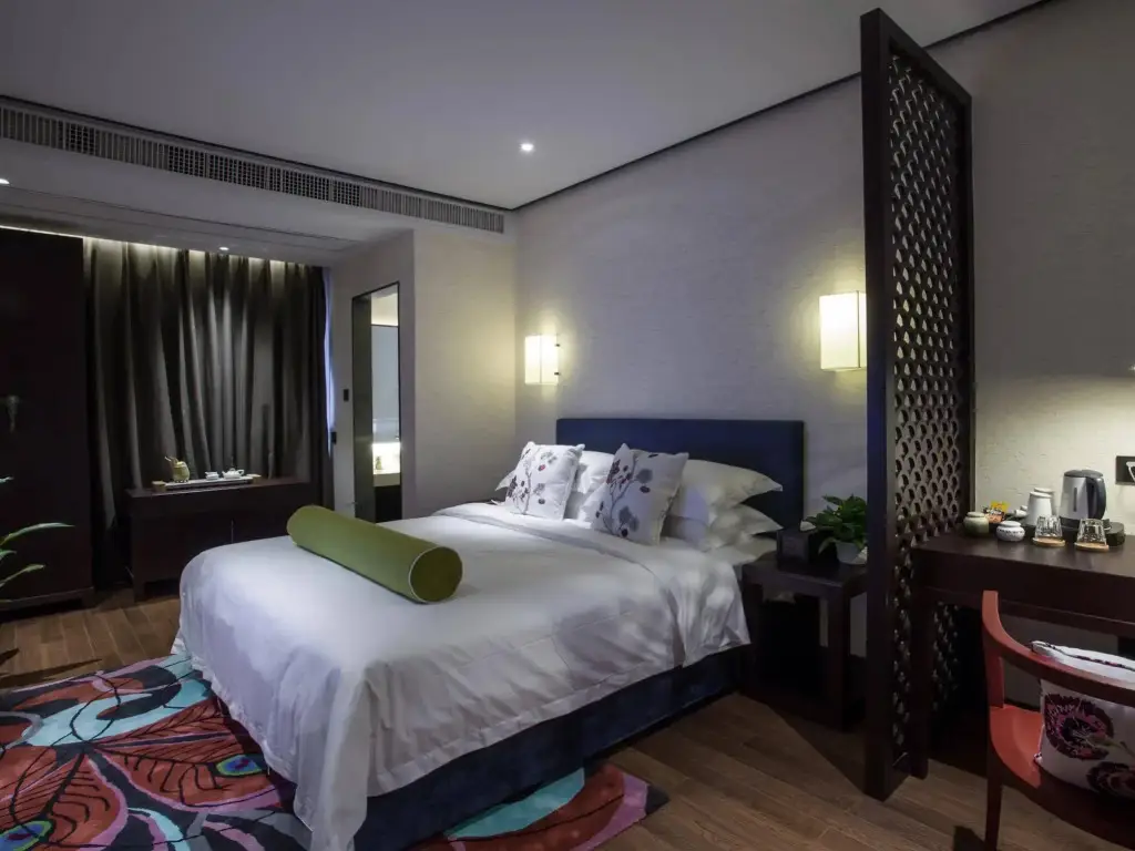 Serene Cicada Hotel — фото 1