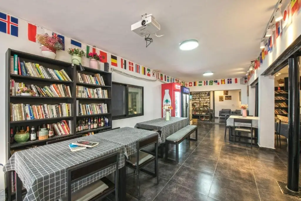 Шанхай: Hidden Garden International Youth Hostel - Oriental Pearl & Lujiazui