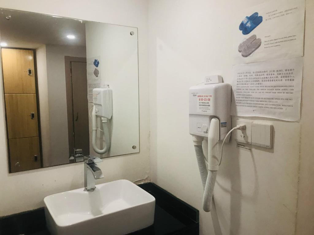 Шанхай: Hidden Garden International Youth Hostel - Oriental Pearl & Lujiazui