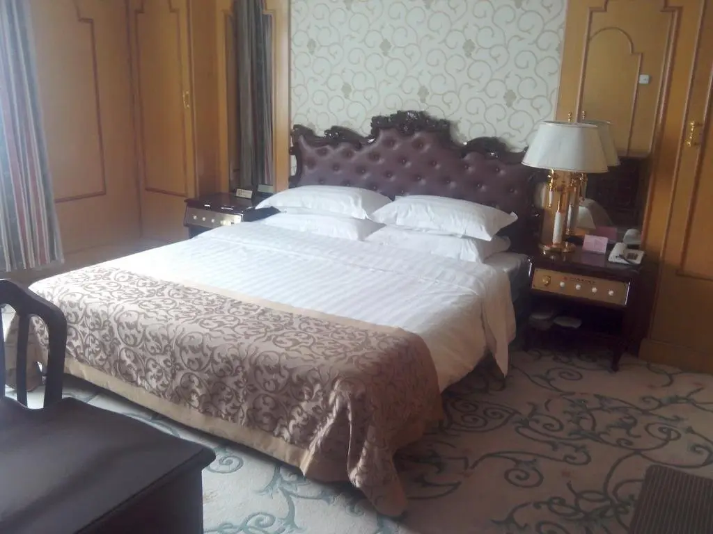 Пекин: Huafeng Hot Spring Castle Hotel