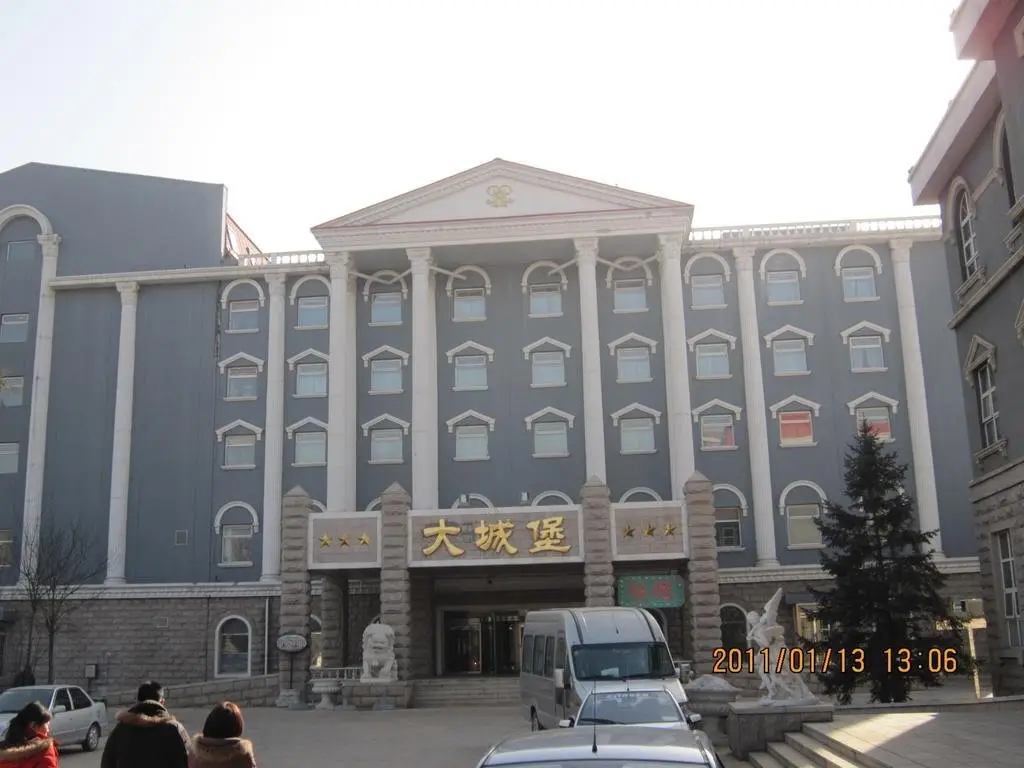 Huafeng Hot Spring Castle Hotel — фото 1