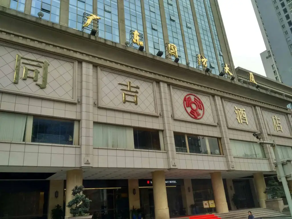 Lucky Holiday Hotel — фото 1