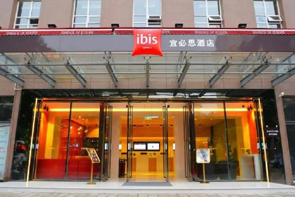 IBIS Leshan City Center Hotel — фото 1