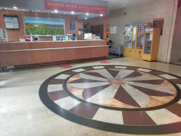 Шэньчжэнь: 7 Days Inn Huaqiangnan