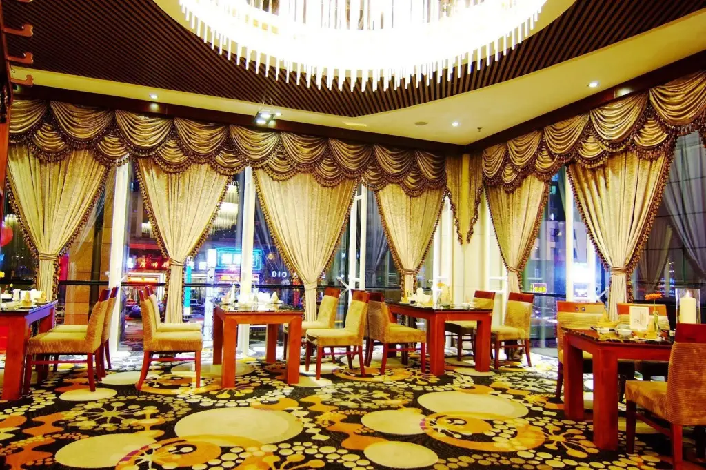 Шэньян: The Royal Fortune Hotel