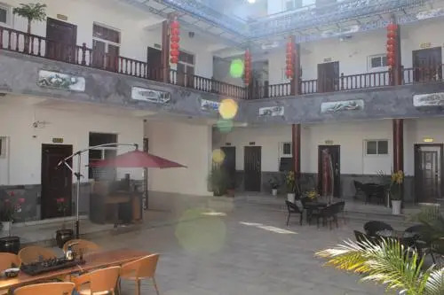 Дали: Dali Brother Youth Hostel