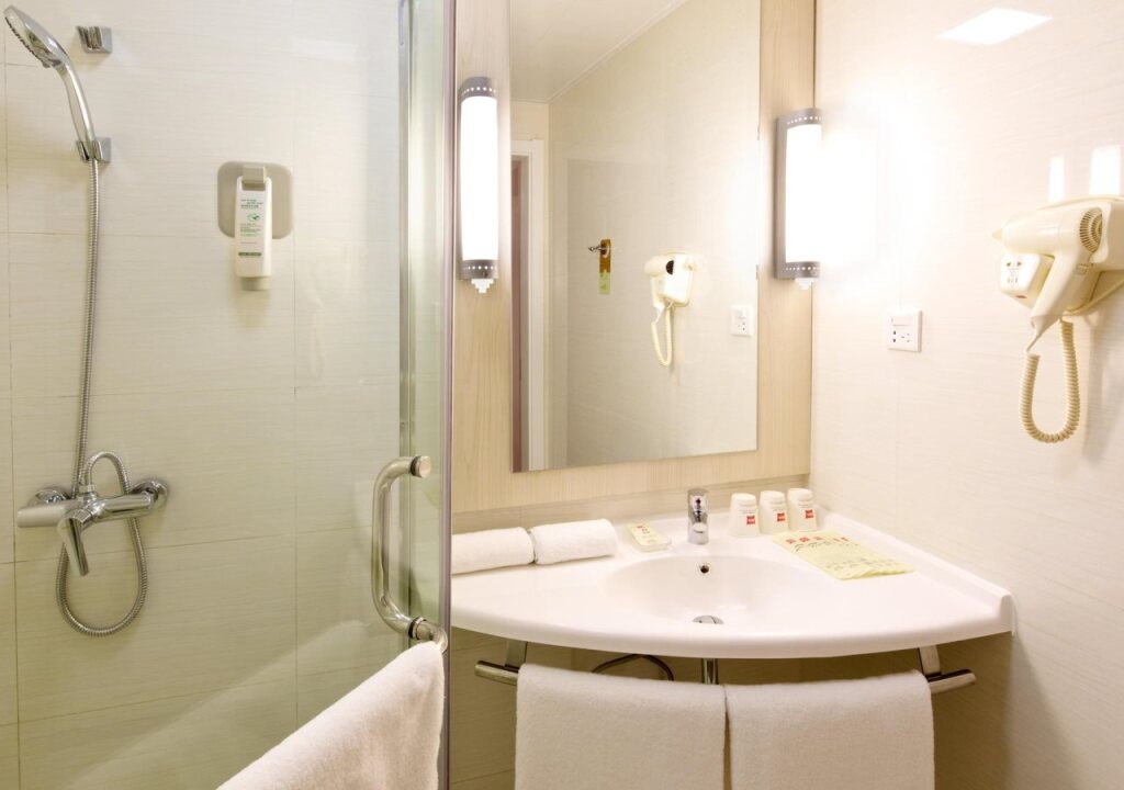 Цзинань: ibis Jinan Jingwu RD