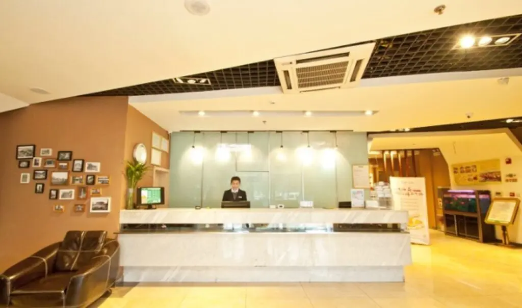 Цзинин: Goldmet Inn Qufu East Jinxuan Road and Visitor Center