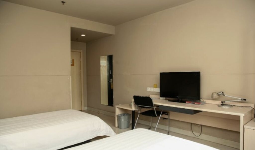 Цзинин: Goldmet Inn Qufu East Jinxuan Road and Visitor Center