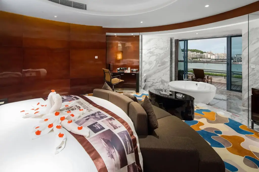 Sanya Visun Royal Yacht Hotel — фото 1