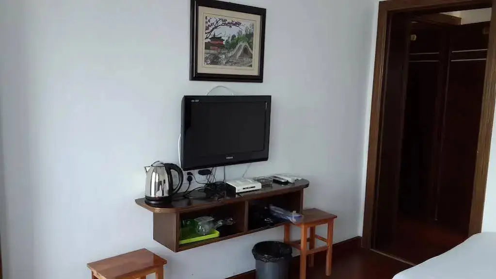 Цзясинь: Xitang Xuyue Theme Inn
