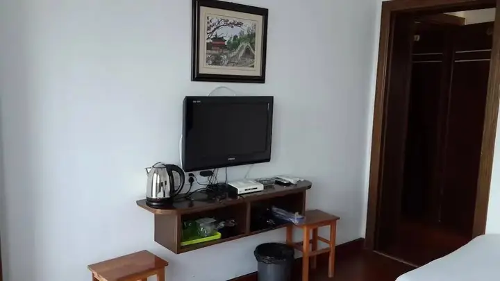 Цзясинь: Xitang Xuyue Theme Inn