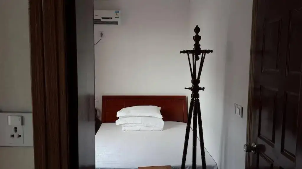 Цзясинь: Xitang Xuyue Theme Inn