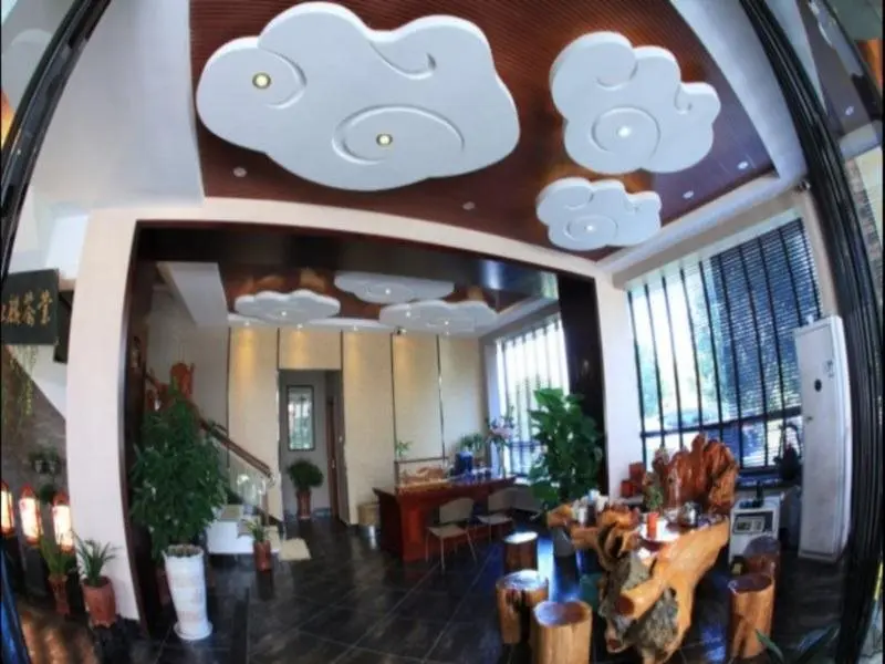 Наньпин: Wuyishan Huanyu Tourist Club