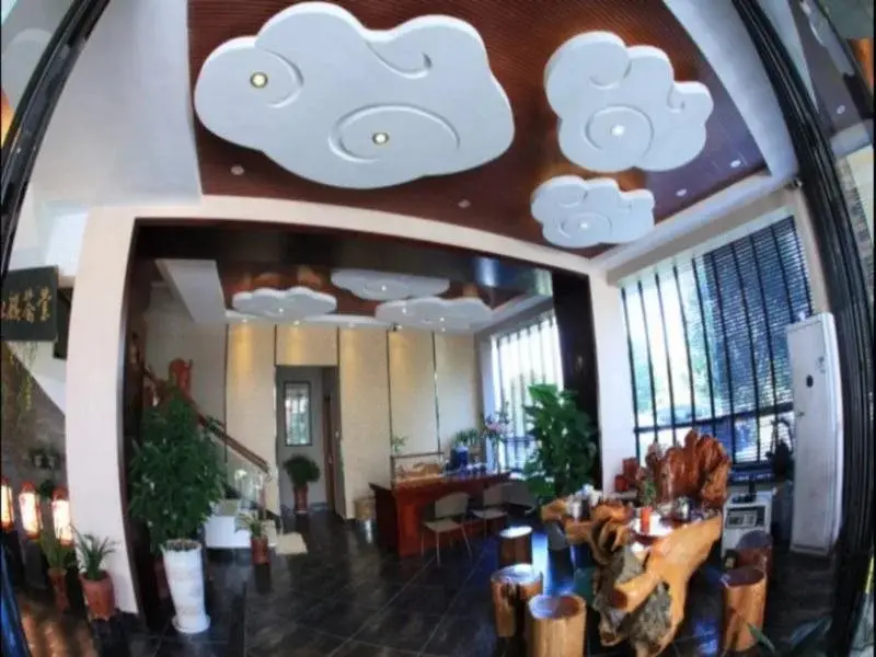 Наньпин: Wuyishan Huanyu Tourist Club