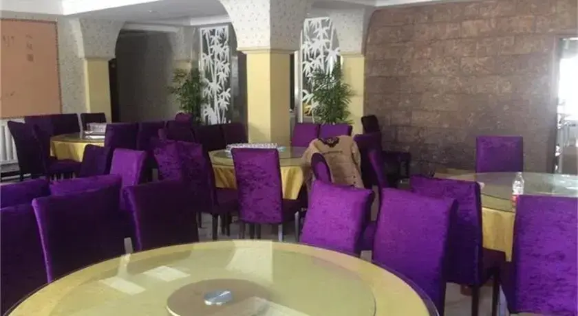 Цзюцюань: Dunhuang Old Friend Guest House