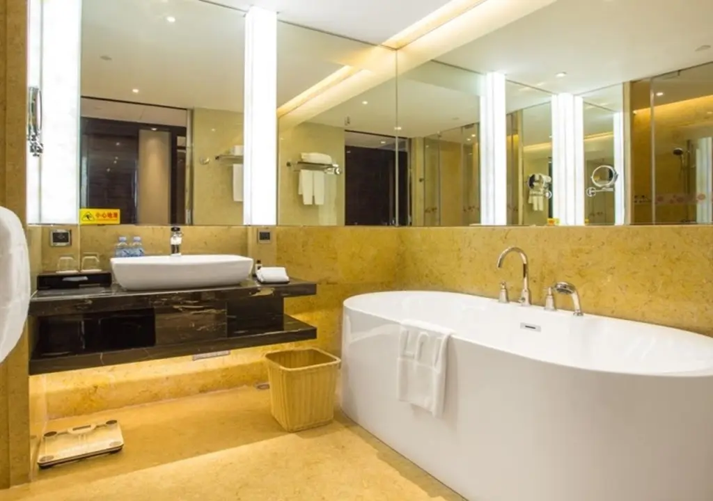 Чжаоцин: LN Dongfang Hotel, Sihui