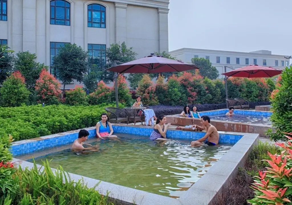 Чжаоцин: LN Dongfang Hotel, Sihui