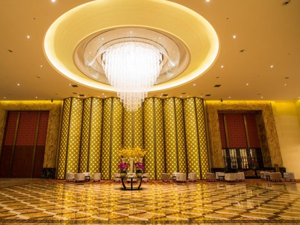 Чжаоцин: LN Dongfang Hotel, Sihui