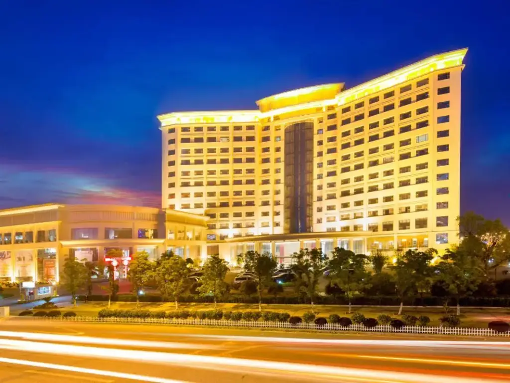 The Grand Plaza Hotel — фото 1