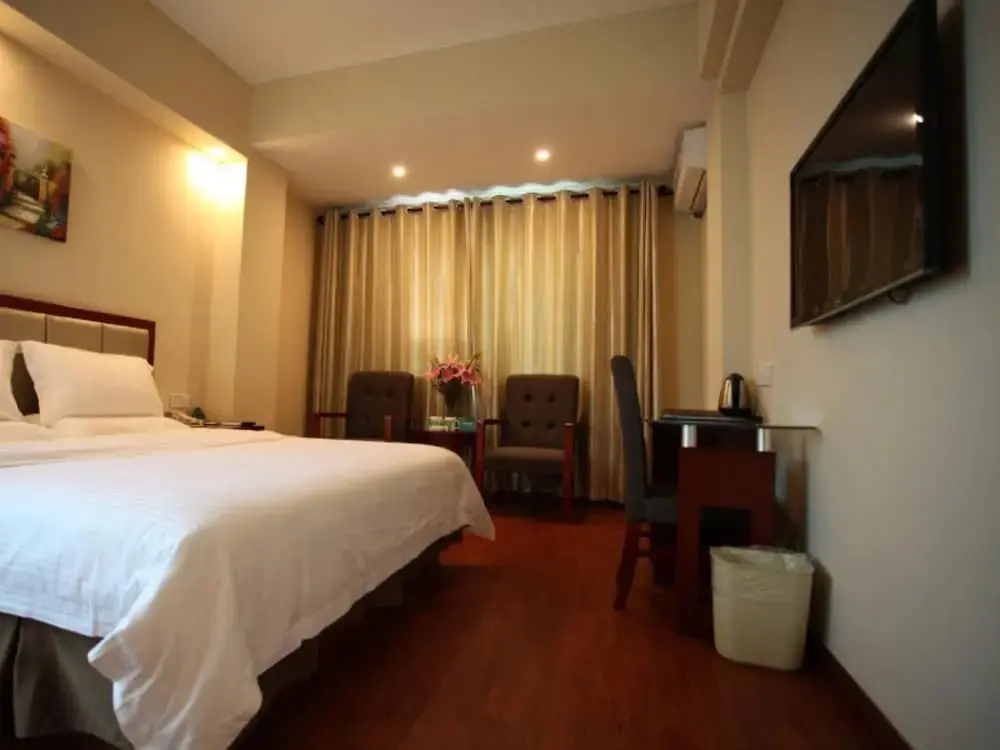 Санья: GreenTree Inn Sanya Heping Street Qingren Bridge Express Hotel