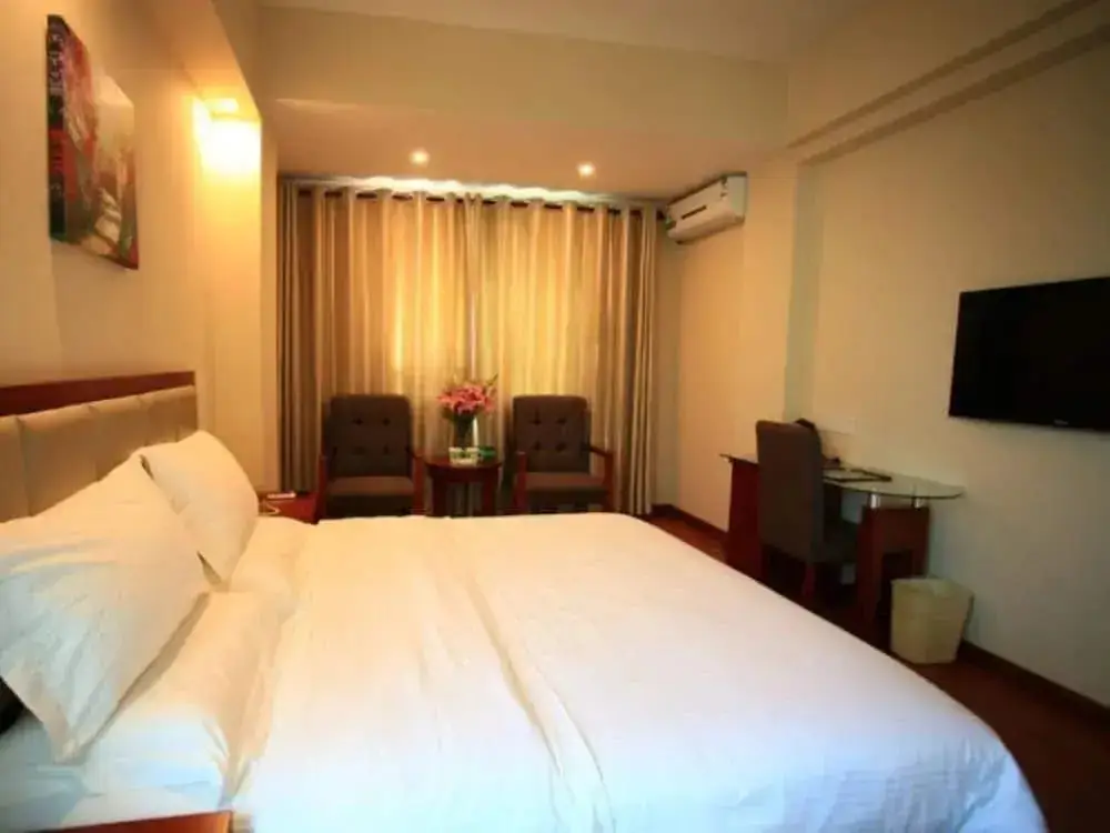 Санья: GreenTree Inn Sanya Heping Street Qingren Bridge Express Hotel