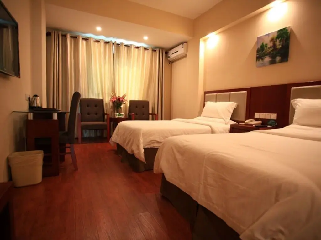 Санья: GreenTree Inn Sanya Heping Street Qingren Bridge Express Hotel