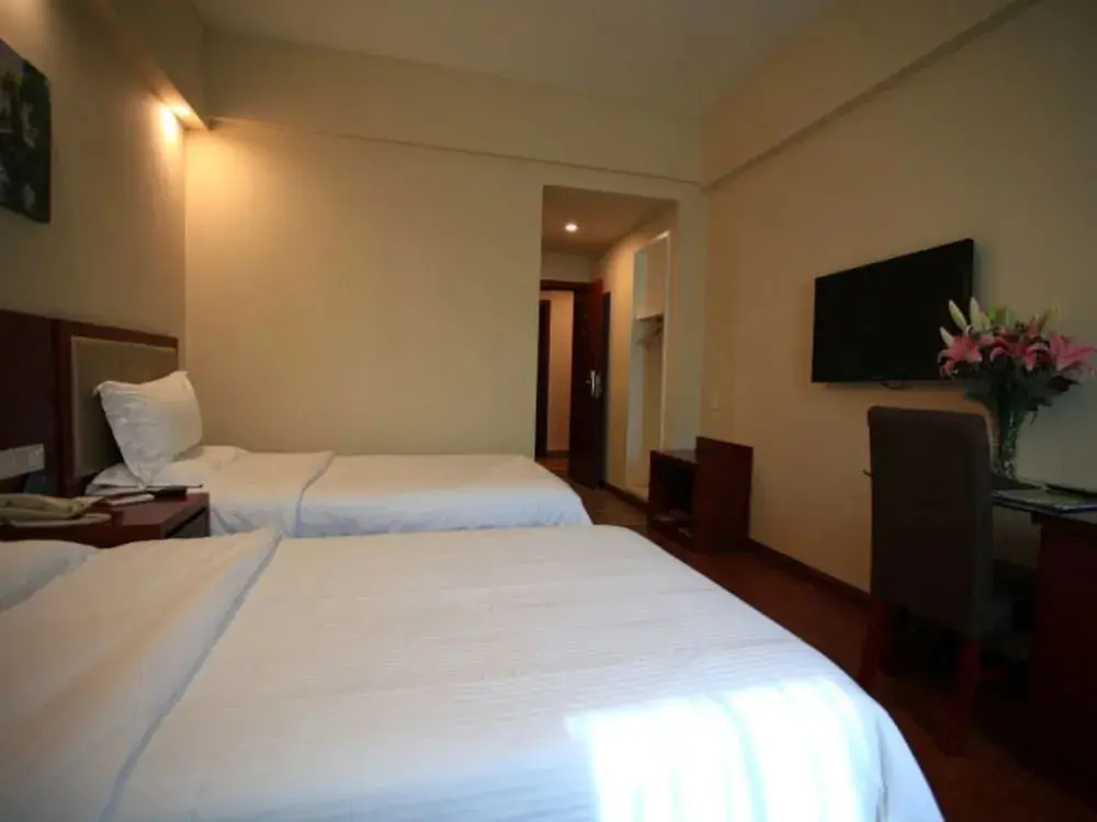 Санья: GreenTree Inn Sanya Heping Street Qingren Bridge Express Hotel