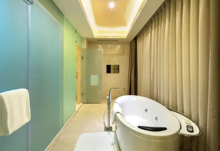 Циндао: Hilton Qingdao Golden Beach