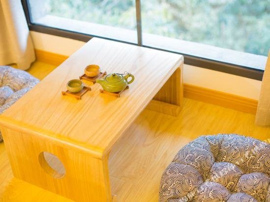 Лешан: Emei Gongtonghua Inn