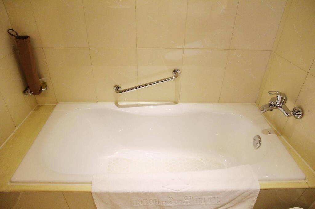 Jindu Crown Hotel — фото 1