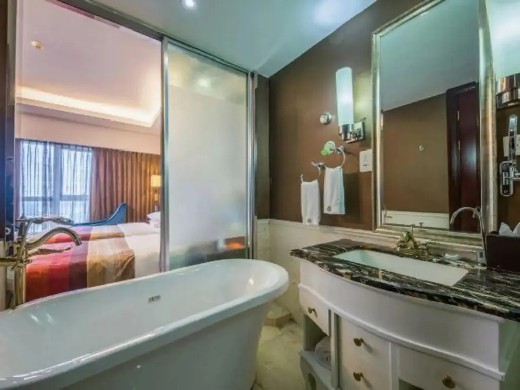 Цюйчжоу: Long You West Lake Hillview International Hotel