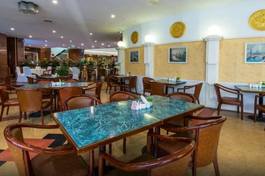 Пекин: The Twenty First Century Hotel