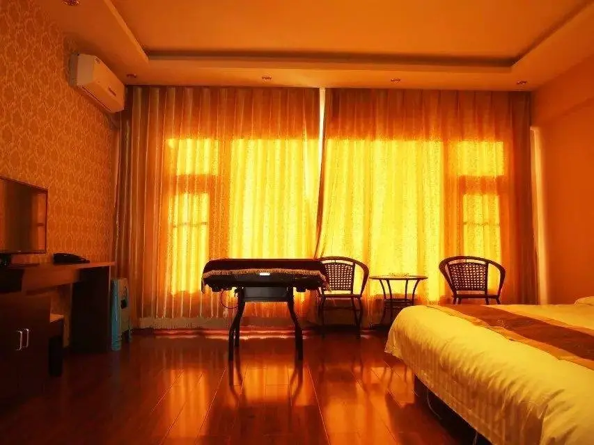 Huayi Hotel — фото 1