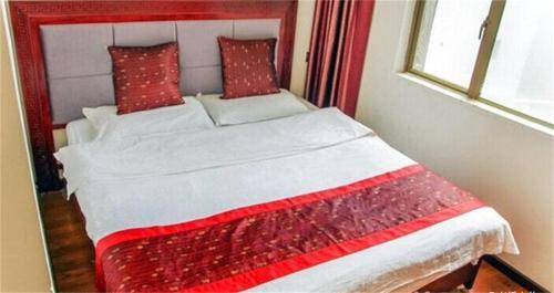 Лешан: Emeishan Sanyuan Shuzhuang Home Stay