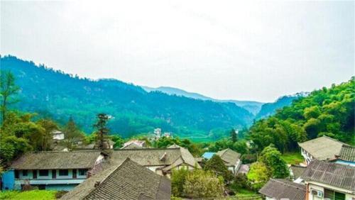 Лешан: Emeishan Sanyuan Shuzhuang Home Stay