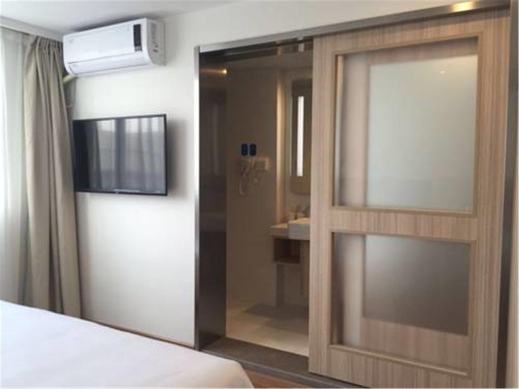 Шанхай: Hanting Express Shanghai Xianxia Road