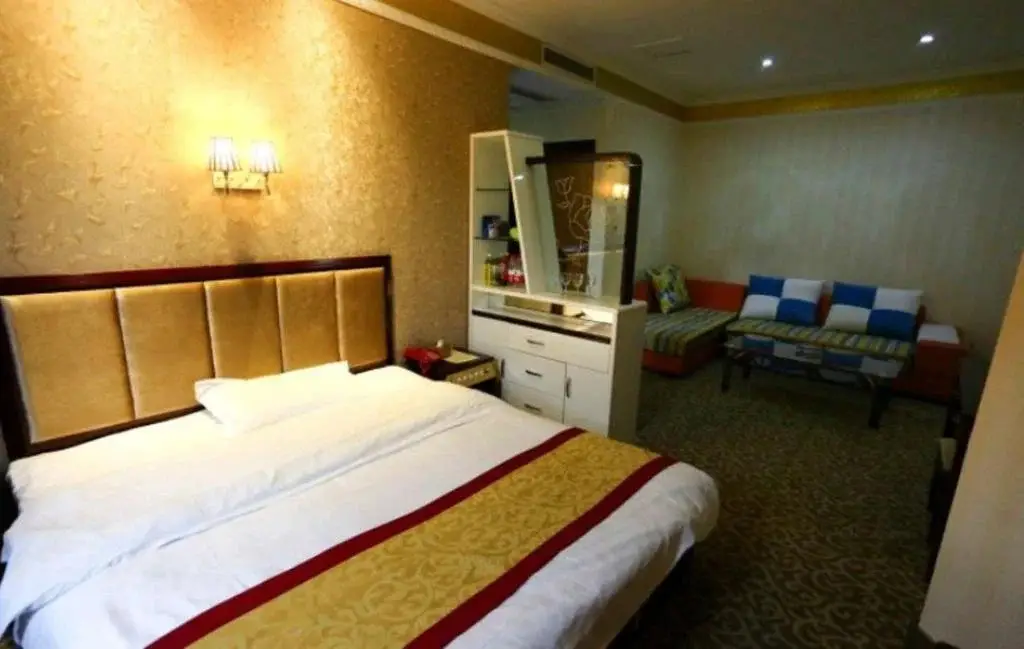 Мяньян: Santai Yilu Business Hotel