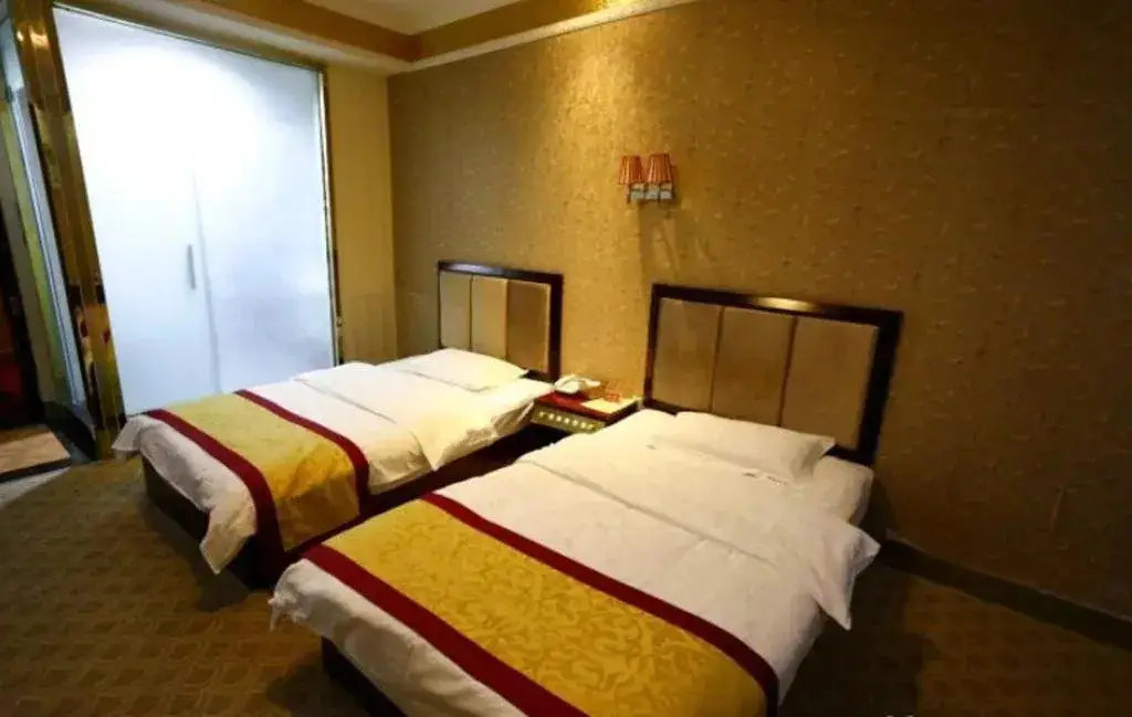 Мяньян: Santai Yilu Business Hotel