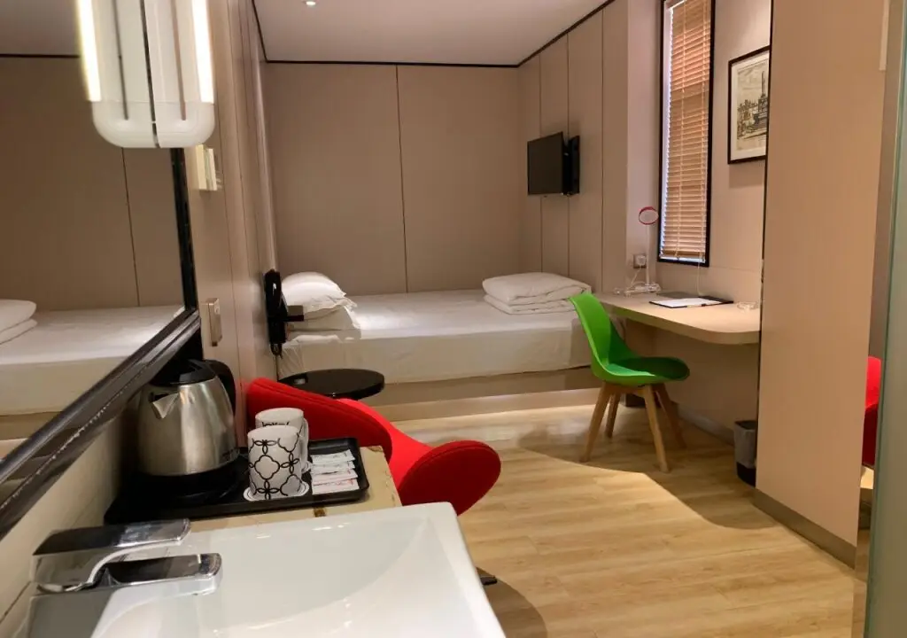 Чжуншань: Zhongshan Tegao Business Hotel