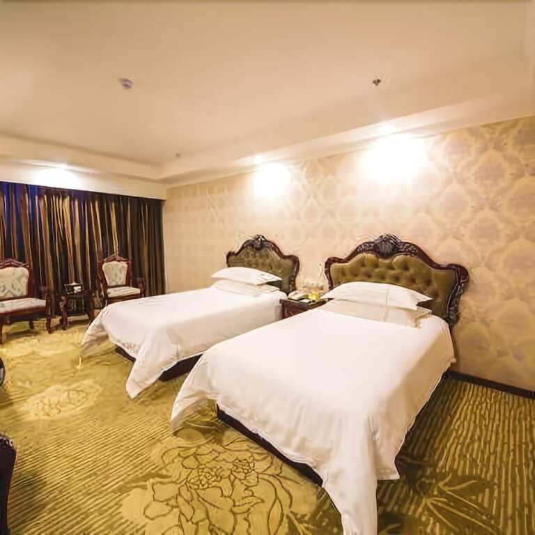 Линьи: Noble Earl Hotel