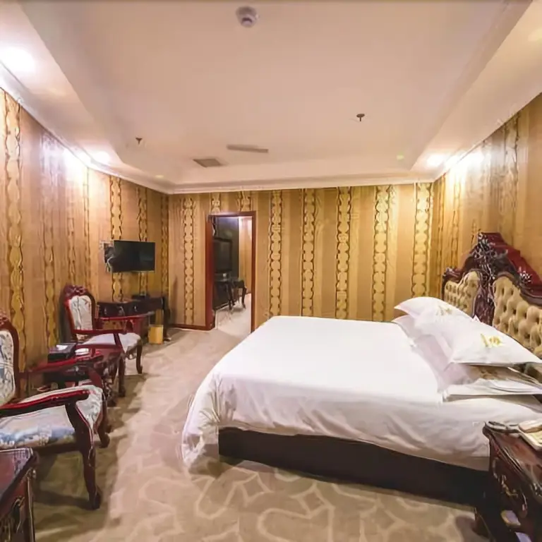 Линьи: Noble Earl Hotel