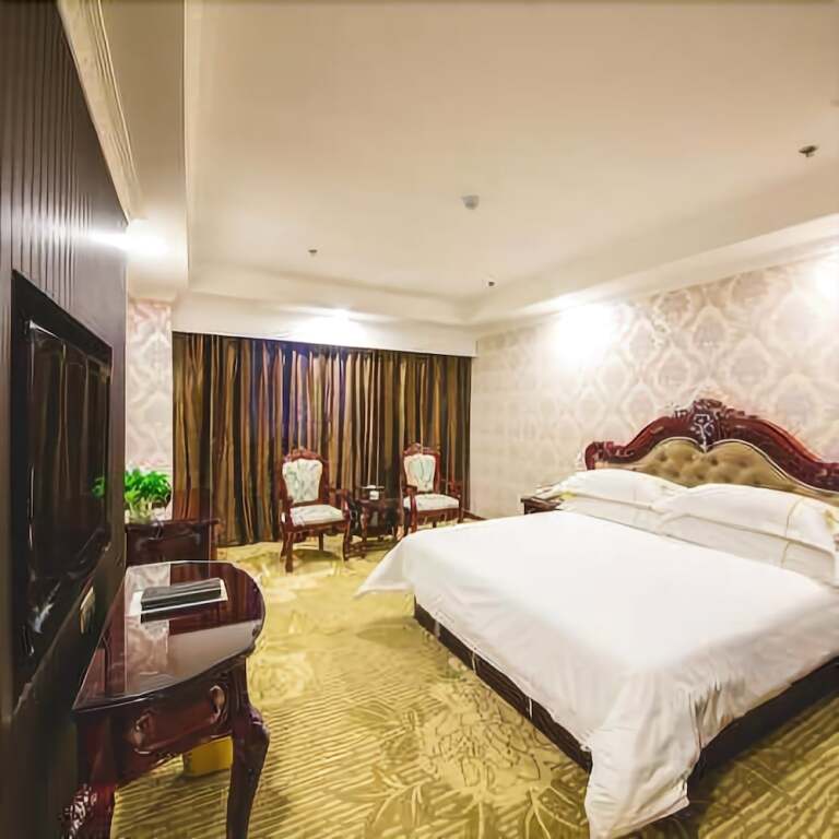 Noble Earl Hotel — фото 1